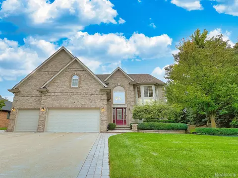 21781 Sandra Theresa Dr, Macomb, MI 48044