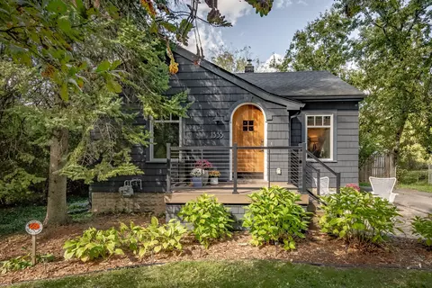 1335 Kensington Dr, Ann Arbor, MI 48104