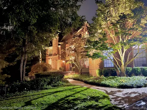 6815 Charing Cros Xing, West Bloomfield, MI 48322