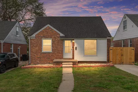 26476 W Hills Dr, Inkster, MI 48141