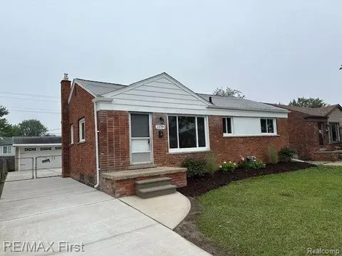 25784 Dale St, Roseville, MI 48066