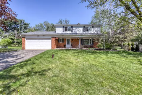 3140 Moraine Dr, Brighton, MI 48114
