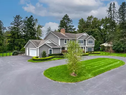 32165 Westlady Dr, Beverly Hills, MI 48025