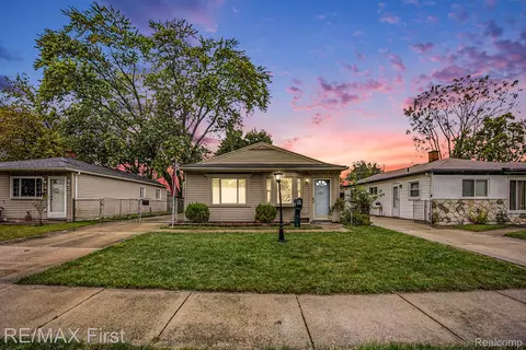 5670 Williams St, Dearborn Heights, MI 48125