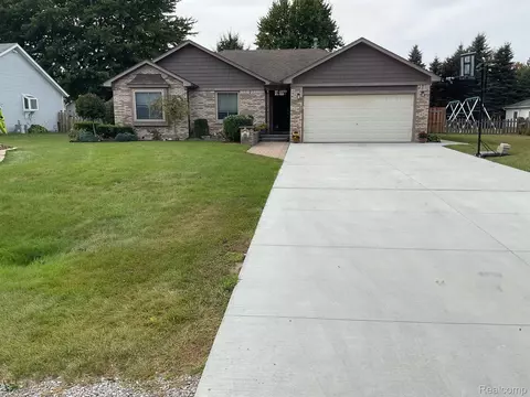 3339 Richards Dr, Port Huron, MI 48060