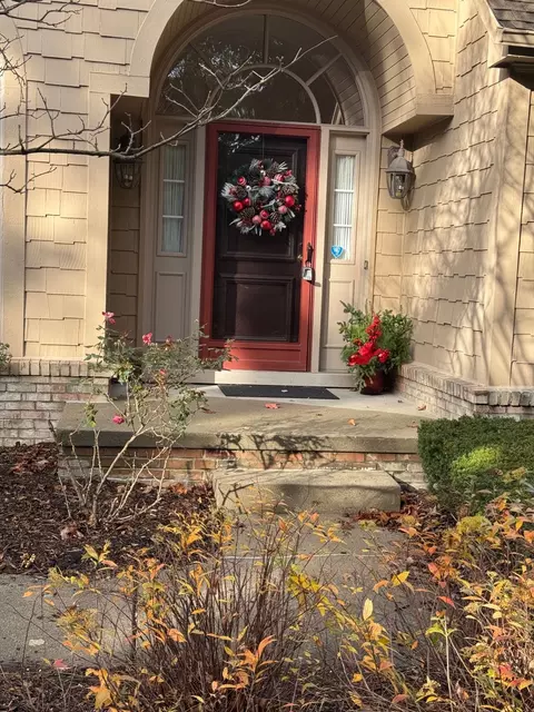 589 Cambridge Way #566, Bloomfield Hills, MI 48304