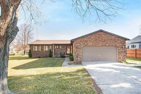 2206 Nandi Hills Trl, Flint, MI 48473