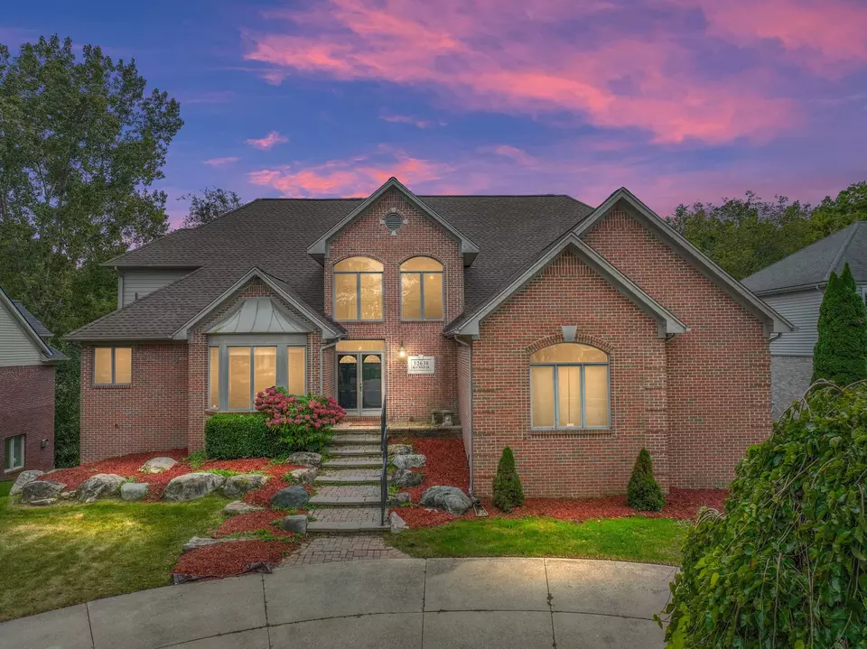  52638 Blueridge Dr, Shelby Township, MI 48316 photo 1