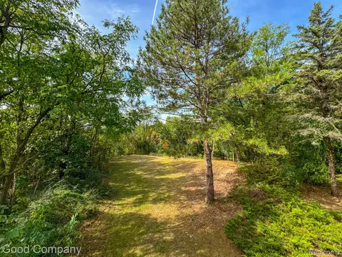 207 Pinnacle Dr, Orion, MI 48360