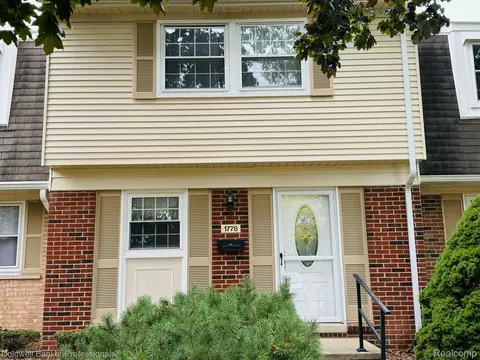 1778 Brentwood Dr, Troy, MI 48098