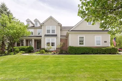 5747 Strawberry Cir, Commerce, MI 48382