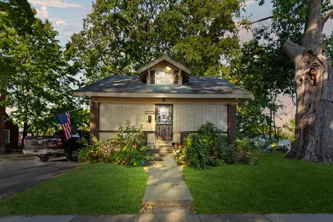 7803 Woodmont Ave, Detroit, MI 48228
