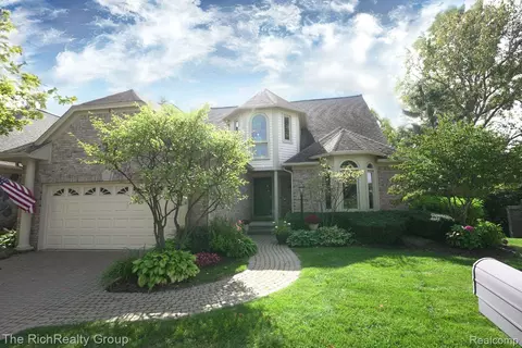 48763 Beaver Creek Dr, Plymouth, MI 48170