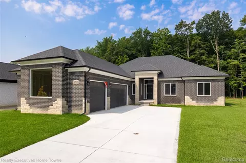 67831 Ashley Ave, Richmond, MI 48062