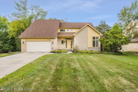 30971 Country Ridge Cir, Farmington Hills, MI 48331
