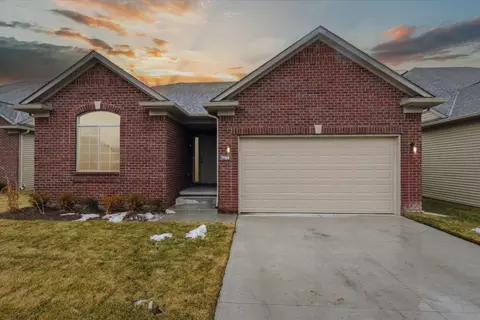 29960 Quincy St, Chesterfield, MI 48051