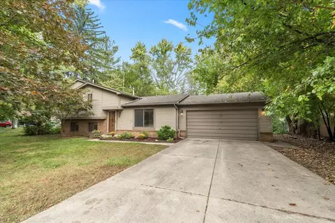 30492 Salisbury St, Farmington Hills, MI 48336