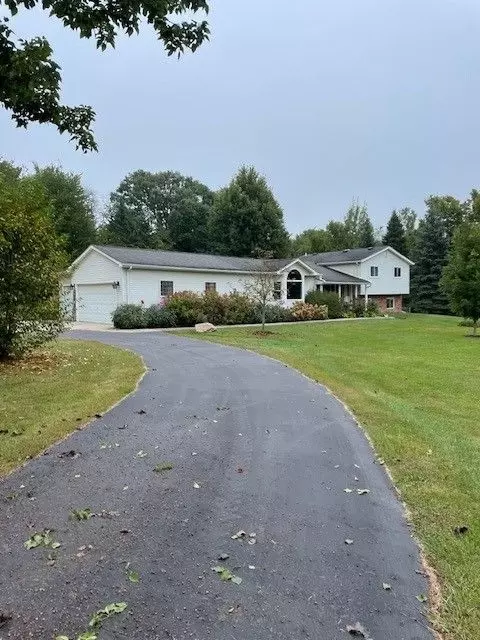 52051 11 Mile Rd, Lyon, MI 48178