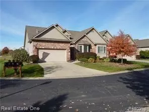 13136 Harbor Landings Dr, Fenton, MI 48430