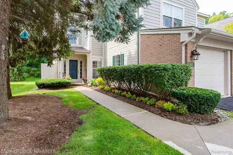 492 Newburne Pointe, Bloomfield Hills, MI 48304