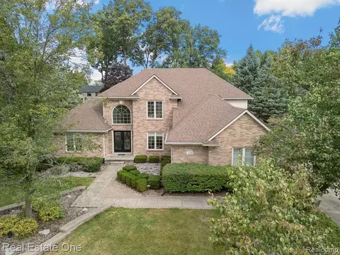 4819 Aviemore Dr, Sterling Heights, MI 48314