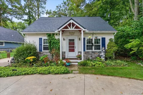 1197 Chemung Dr, Genoa, MI 48843