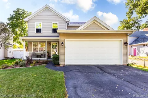 2738 Emmons Ave, Rochester Hills, MI 48307