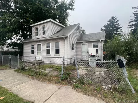 20805 S Chrysler Dr, Hazel Park, MI 48030