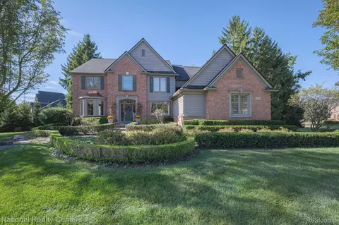 1536 Pondside, Rochester, MI 48307