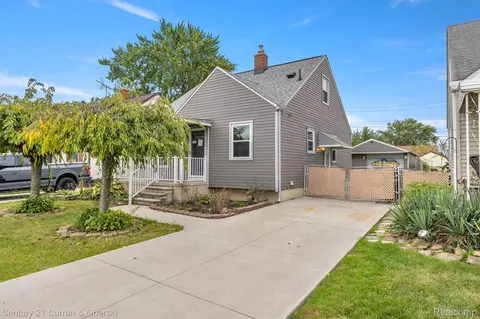 853 Cloverlawn Blvd, Lincoln Park, MI 48146
