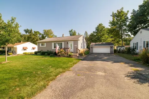 5579 Cruse Ave, Waterford, MI 48327