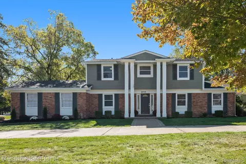 4205 Whitebirch Dr, West Bloomfield, MI 48323