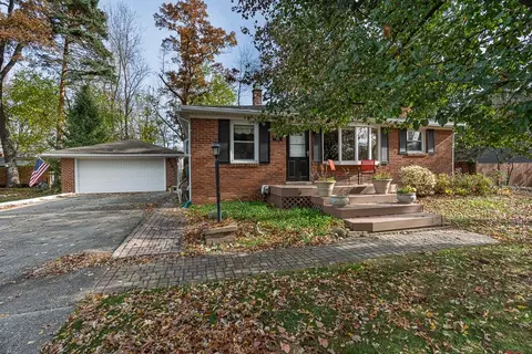 4181 Circle Blvd, West Bloomfield, MI 48323