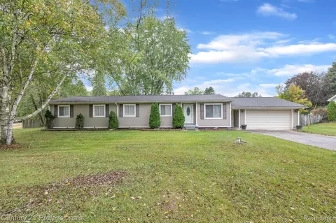 10516 Washburn Rd, Ortonville, MI 48462