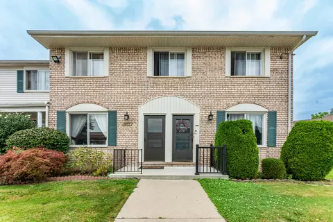 38115 Lordstown Dr, Sterling Heights, MI 48312