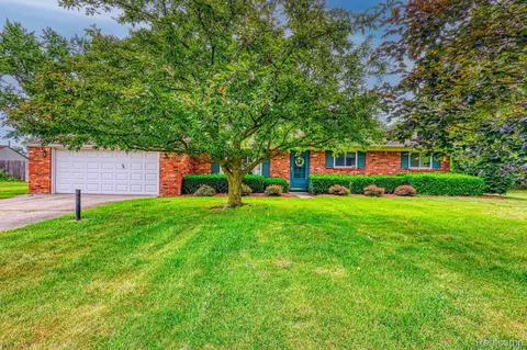7592 Verna Dr, Bedford, MI 48144