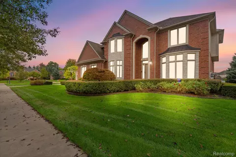 13452 Hawk Dr, Shelby Township, MI 48315