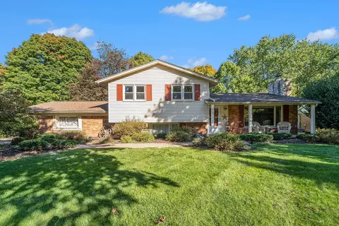 42330 Clemons Dr N, Plymouth, MI 48170