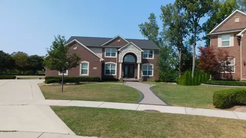 966 Monterey Ln, Rochester Hills, MI 48307