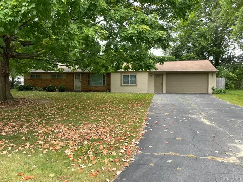 6300 Crab Apple St, Independence, MI 48346