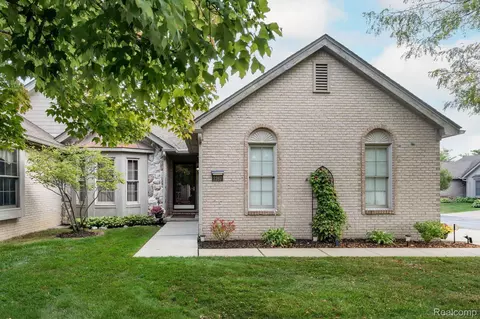 2287 Westmont Cir, Sterling Heights, MI 48310