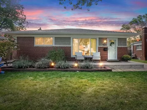 15830 Canberra St, Roseville, MI 48066