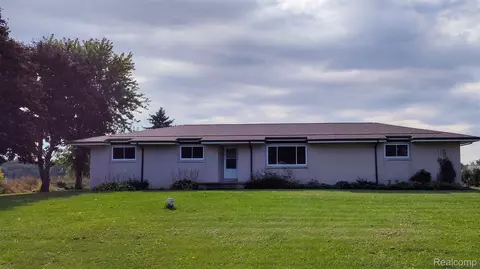10406 Hill Rd, Goodrich, MI 48438