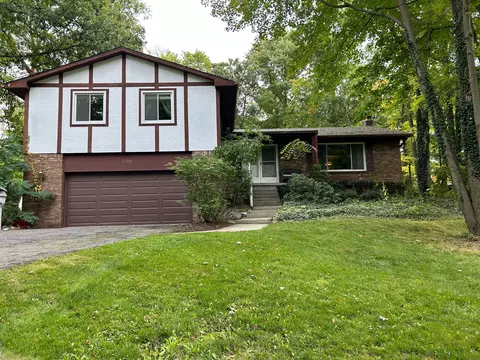 2749 Kathleen Dr, Brighton, MI 48114