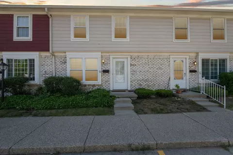 2894 Seaton Circuit W, Warren, MI 48091
