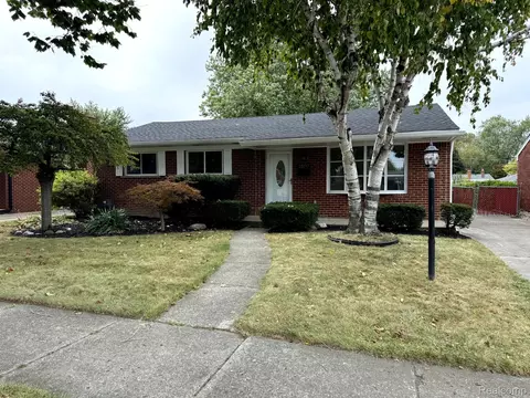 25777 Loretta Ave, Warren, MI 48091