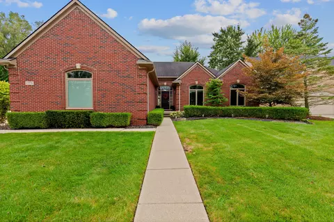 17270 Devonshire Crt Ct, Clinton Township, MI 48038
