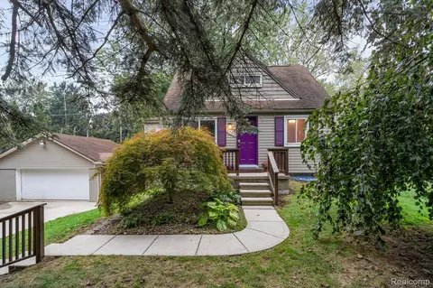2900 Saint Clair Dr, Rochester Hills, MI 48309