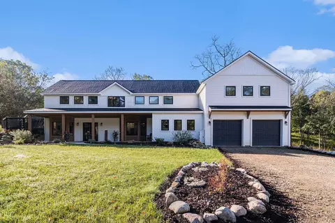 5361 Stickney Rd, Independence, MI 48348