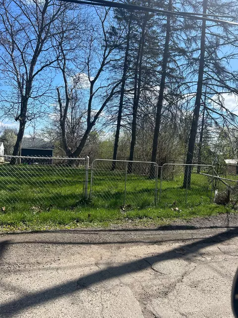 1129 Tecumseh Ave, Waterford, MI 48327